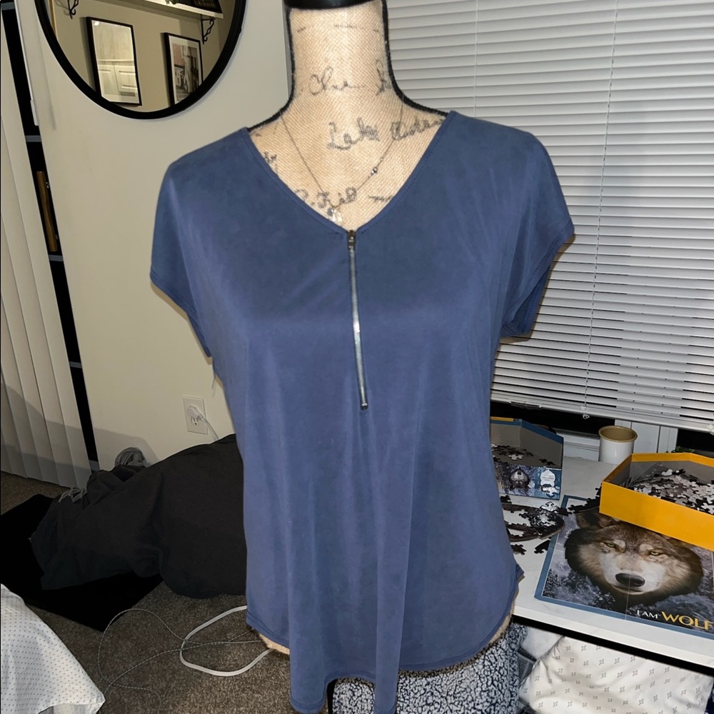 Green envelope M blue short sleeve blouse